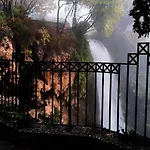 Anatoli Waterfalls Retreat * Édesza